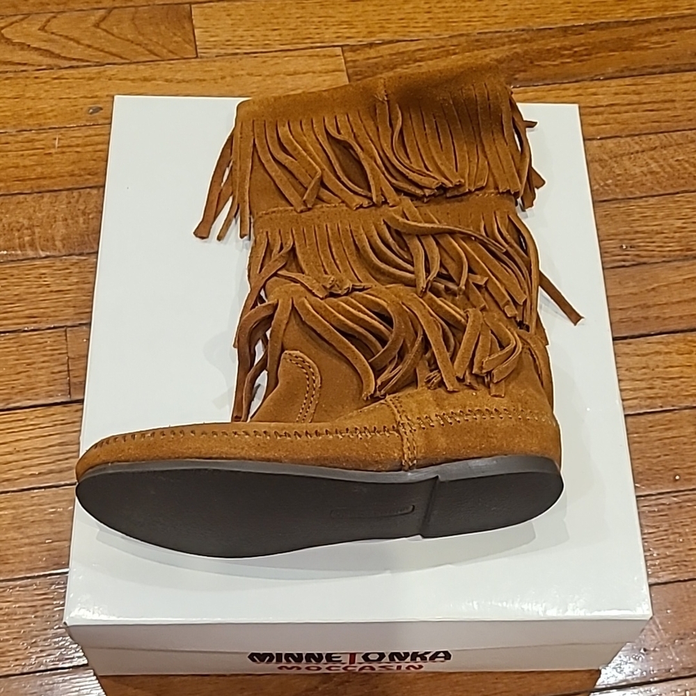 Minnetonka Brown Moccasins with Fringe Decoration and Suede Material